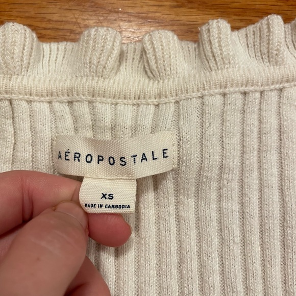 Cute White Top (Slightly Cropped) - Picture 3 of 3